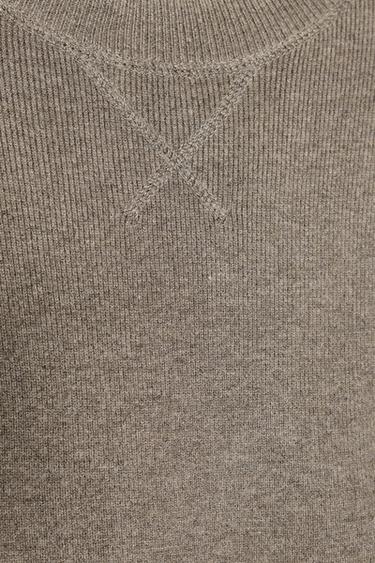 PULL EN MAILLE UNI - Vison moyen de Zara - Image 7
