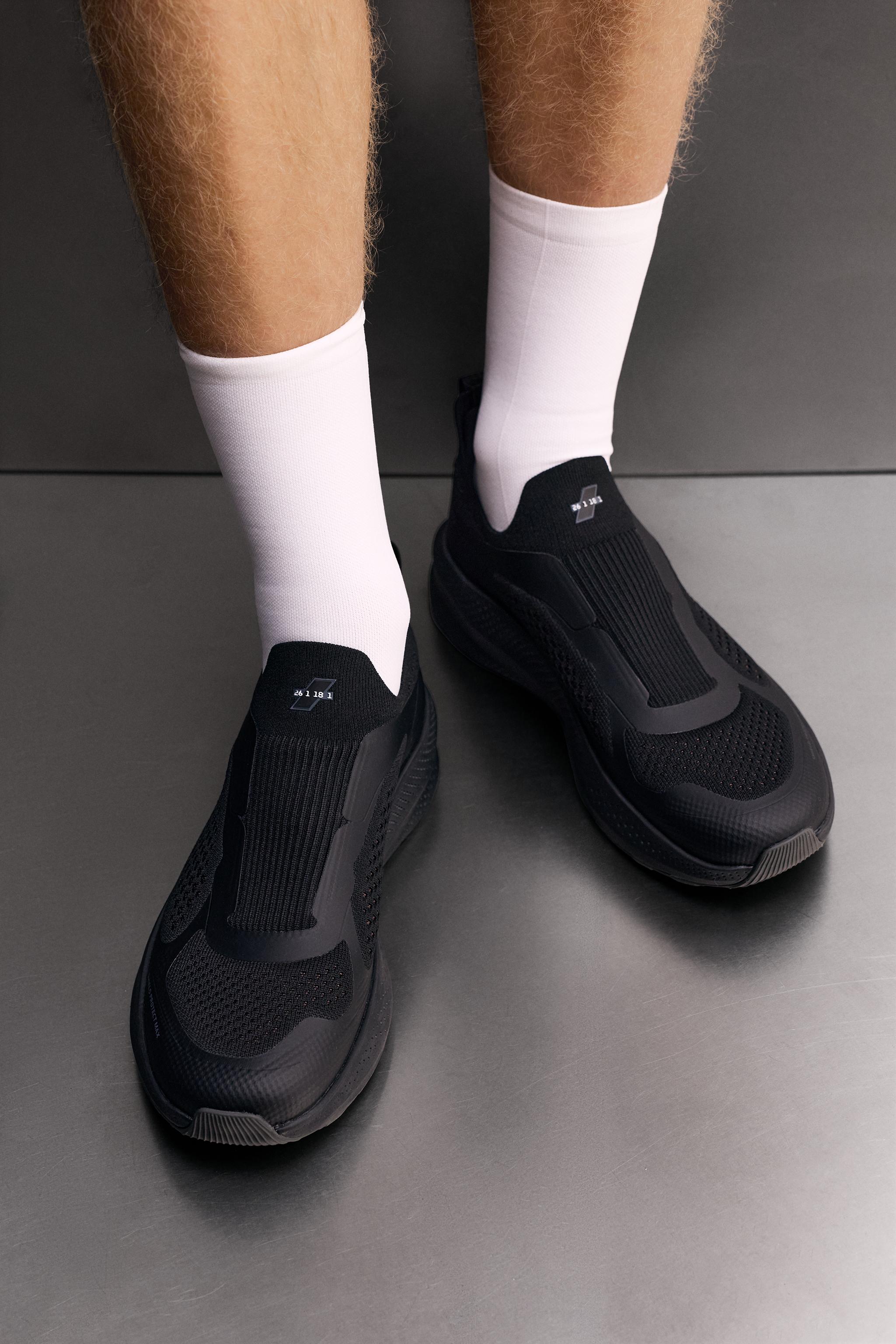 TRAIL  RUNNING SNEAKERS