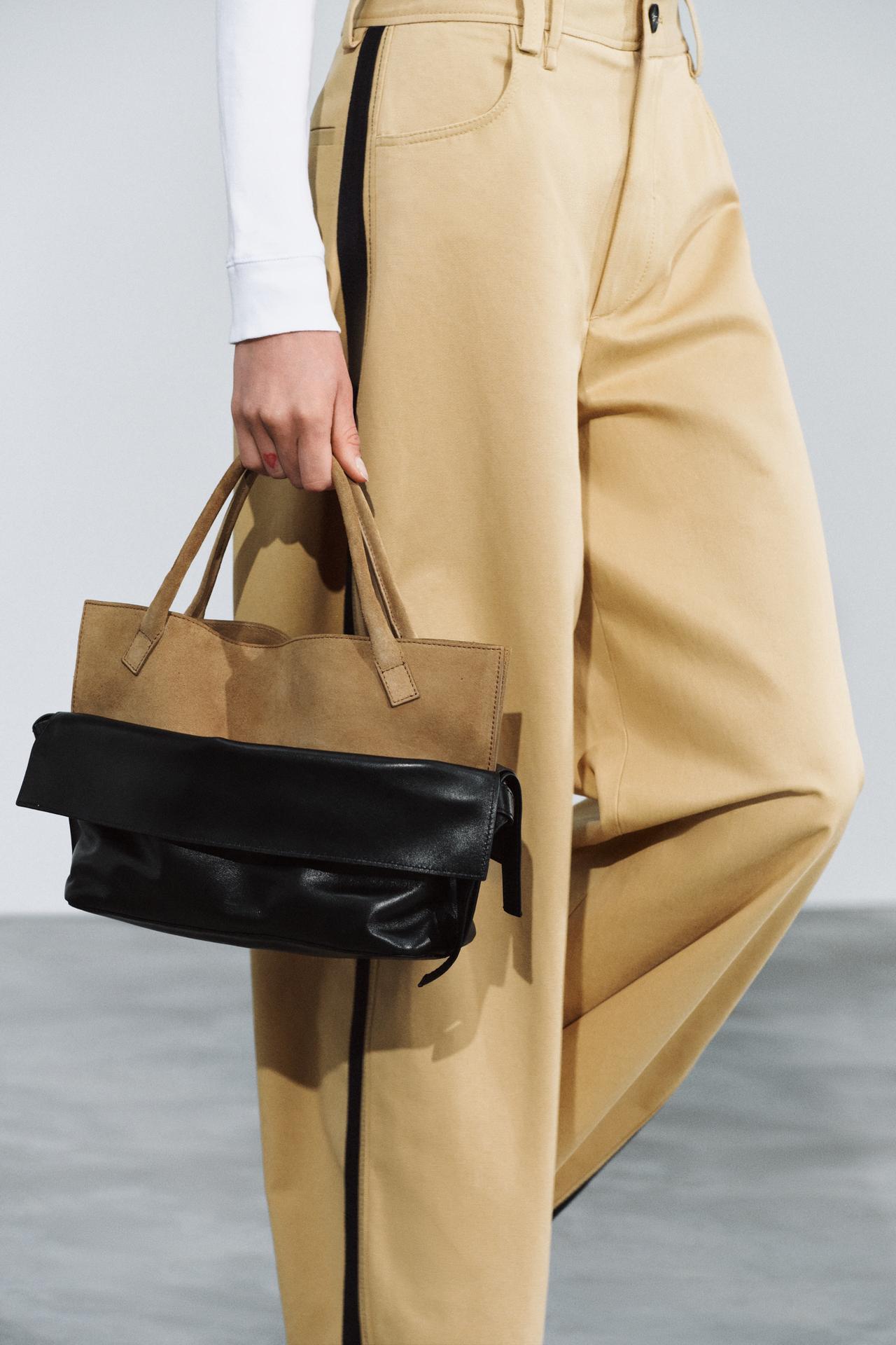 LEATHER FLAP BAG — Black