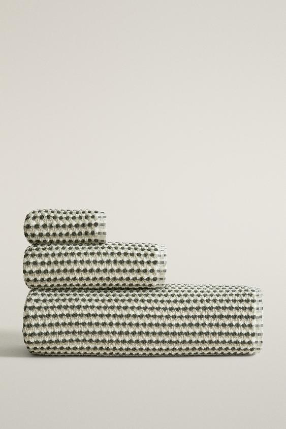 TEXTURED COTTON BATH TOWEL - Greens by Zara - Image 0