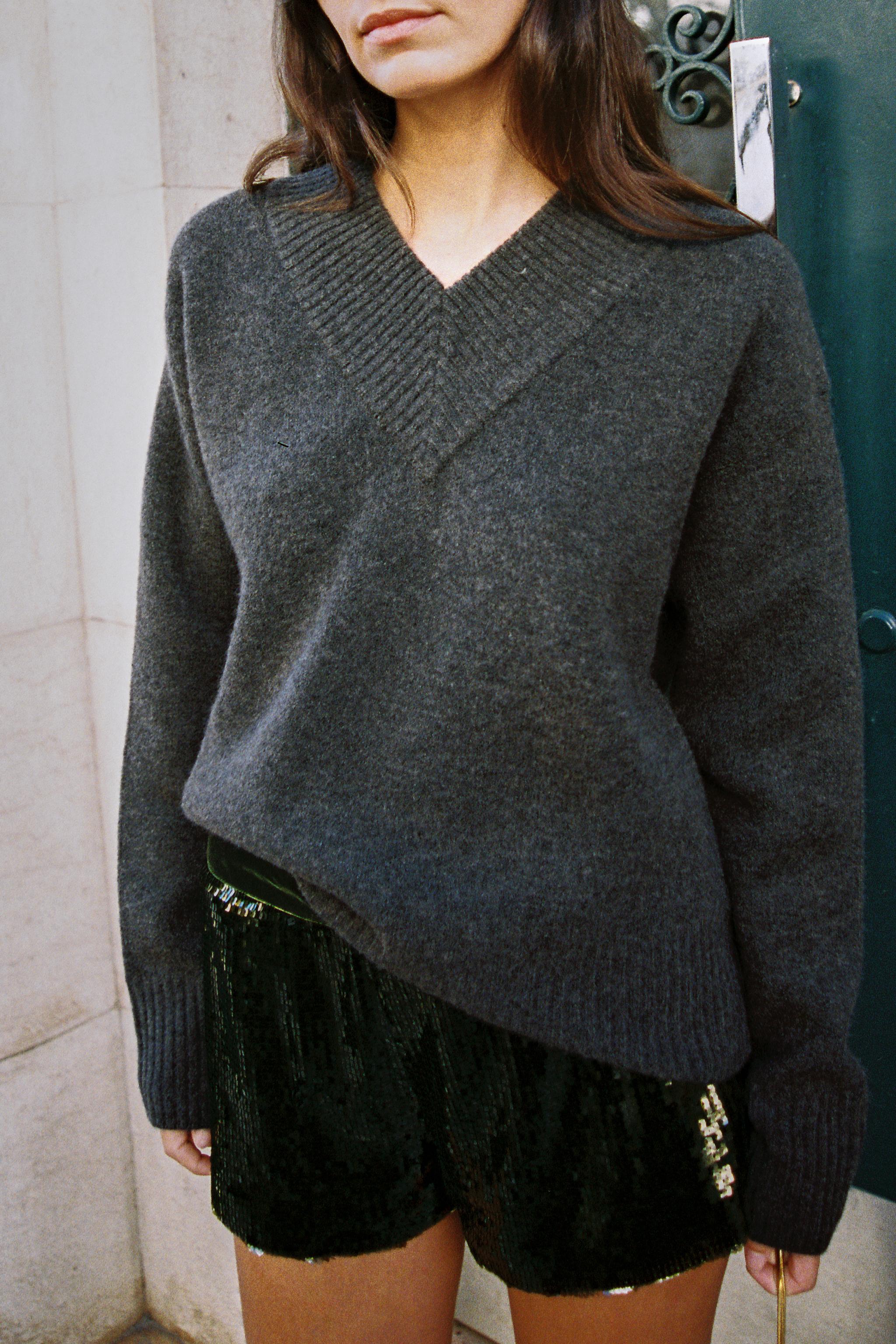 KNIT V-NECK JUMPER