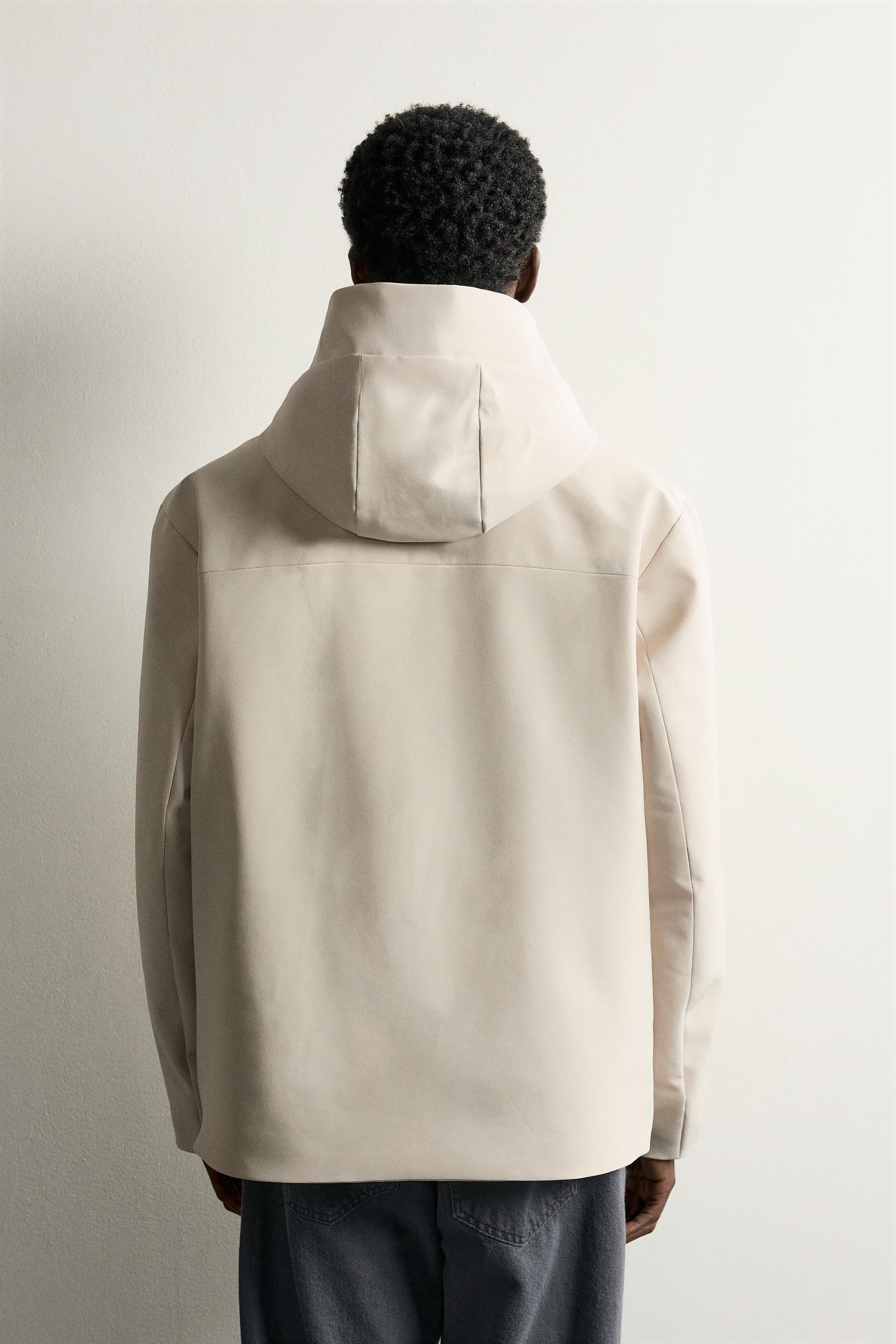 BLOUSON TECHNIQUE À CAPUCHE DÉPERLANT