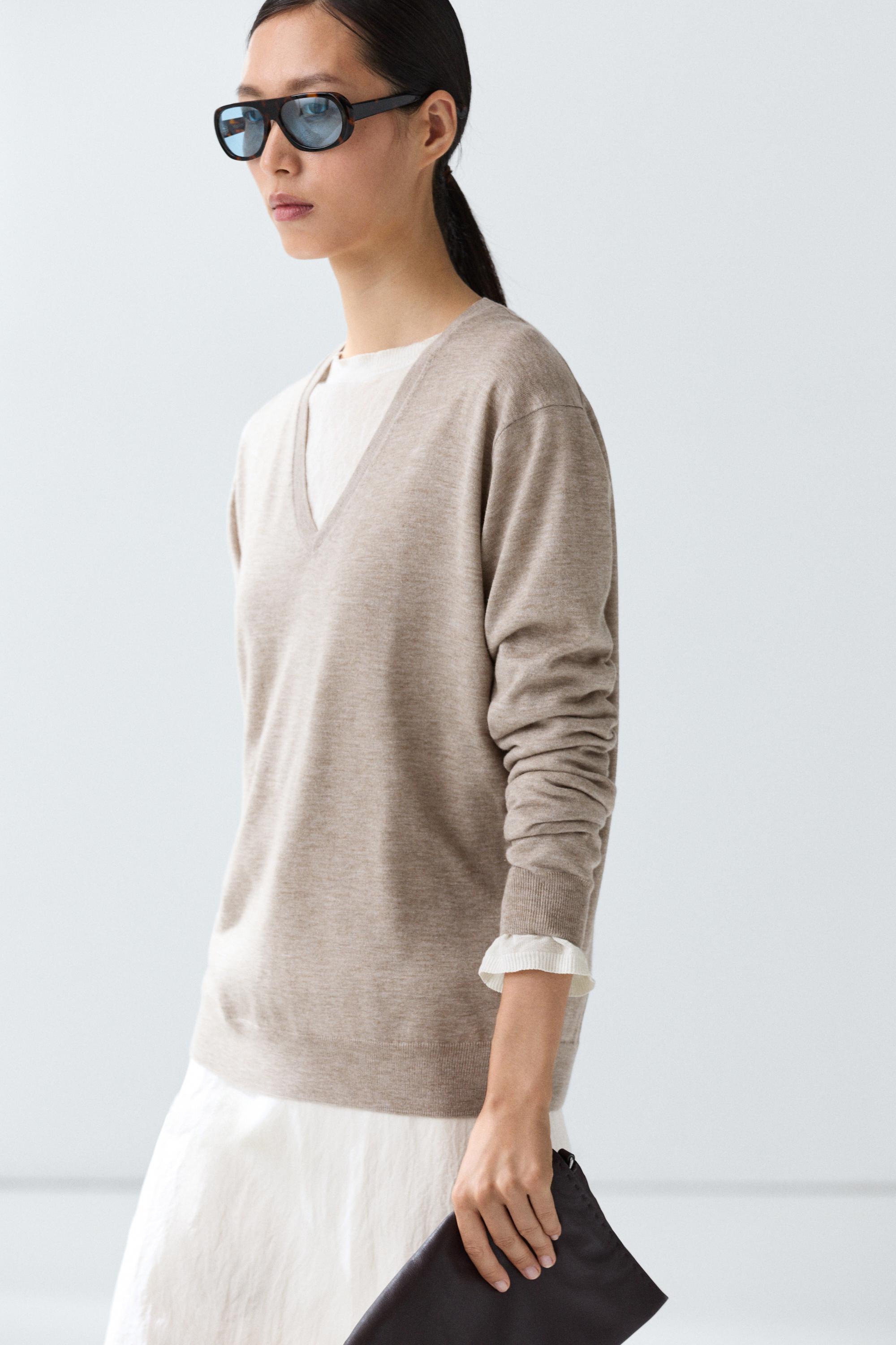 V-neck knit sweater — Mink