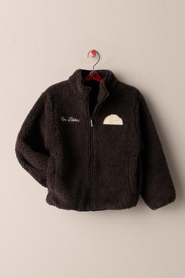 ΜΠΟΥΦΑΝ ΜΕ ΣΥΝΘΕΤΙΚΟ ΜΑΛΛΙ ΠΡΟΒΑΤΟΥ ΚΑΙ PATCHES - Καφέ του Zara