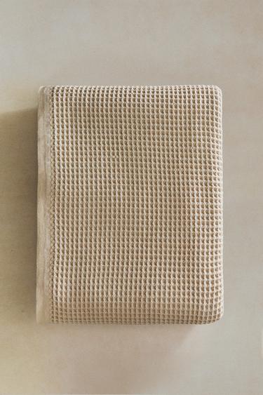 Zara WAFFLE-KNIT COTTON BATH TOWEL - Sand