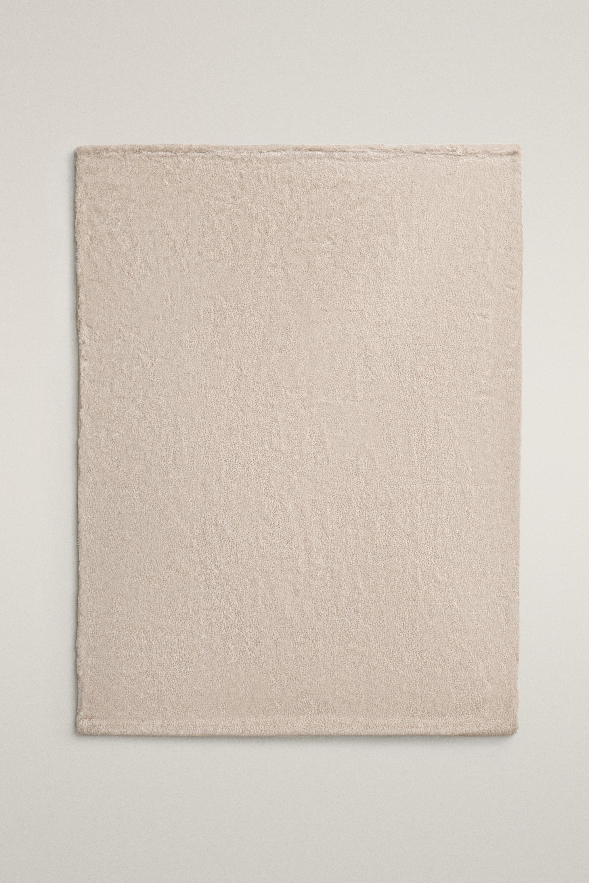 FLECKED FUR BLANKET