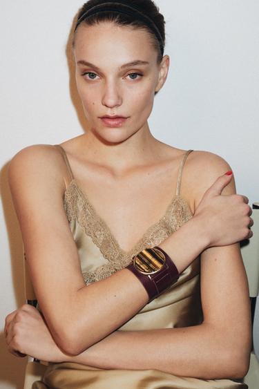 Zara 大型硬質皮革寶石手鐲 - 絳紅色