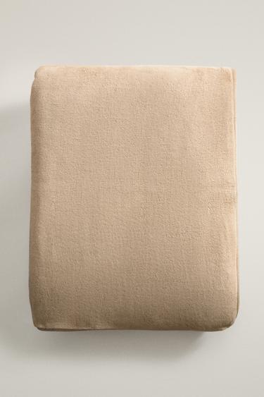 SOLID FAUX FUR BLANKET - Beige by Zara