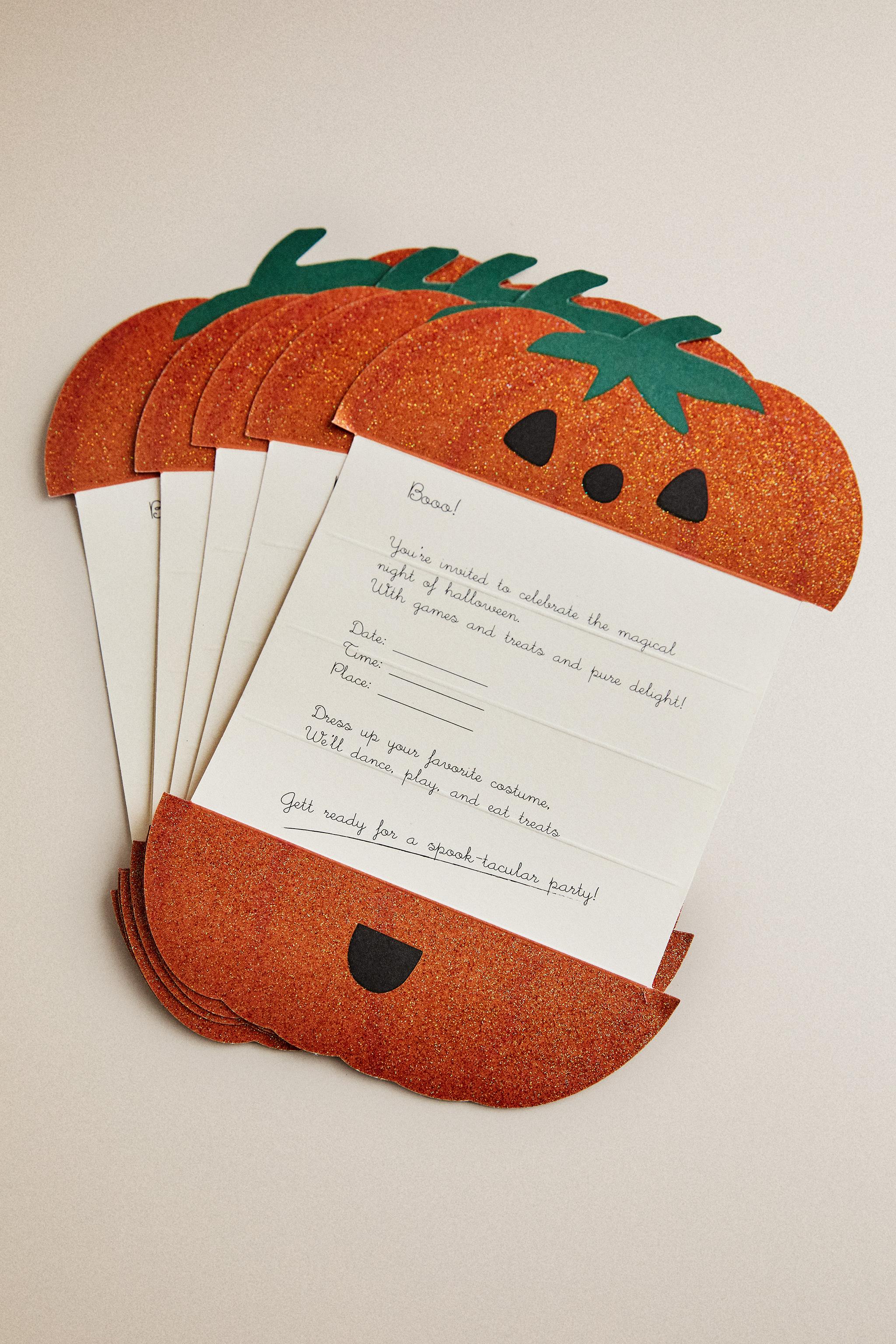 PACK OF KIDS HALLOWEEN PAPER INVITATIONS (PACK OF 6)