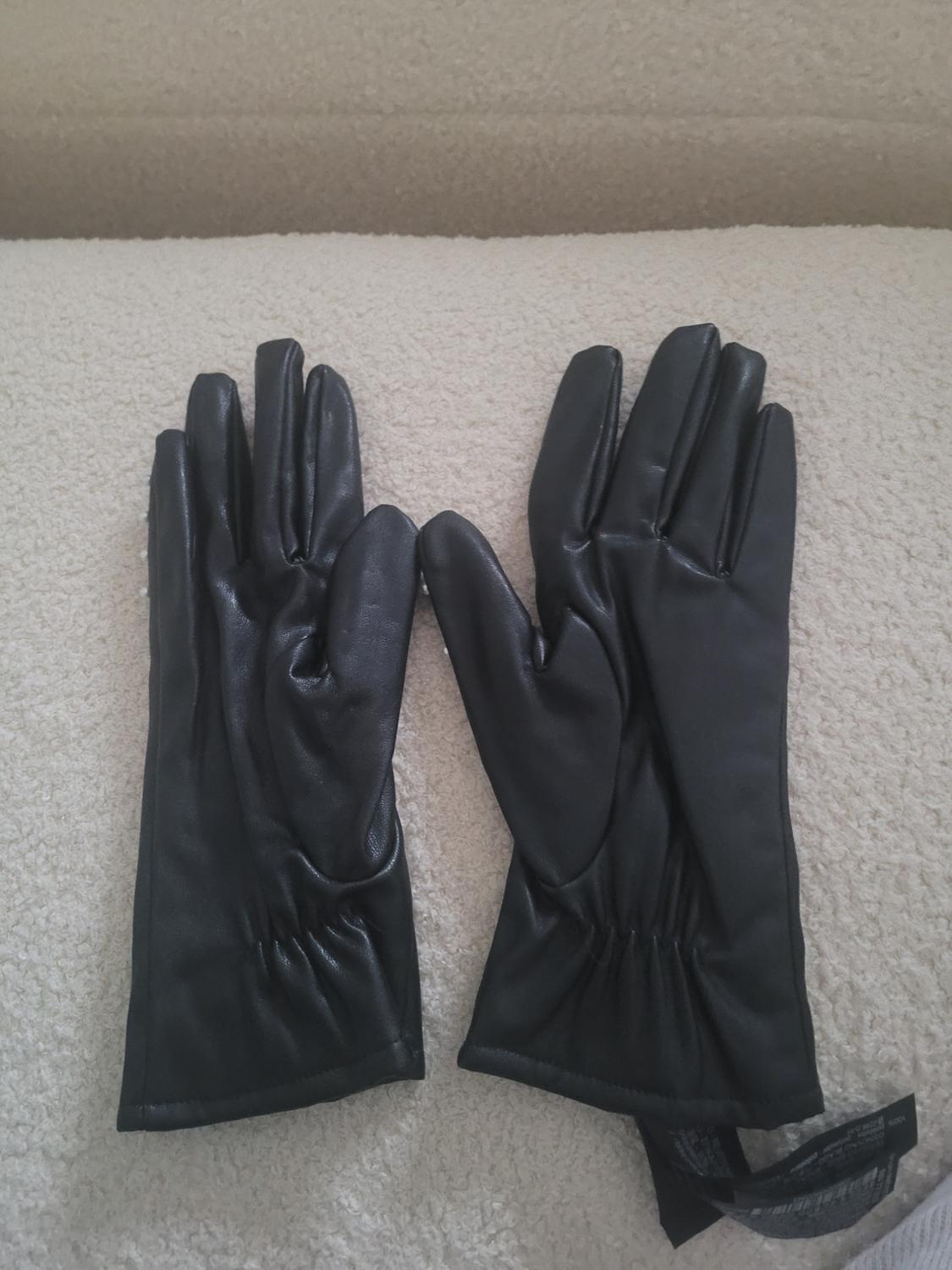 FAUX LEATHER GLOVES WITH PEARL BEADS - Image 2