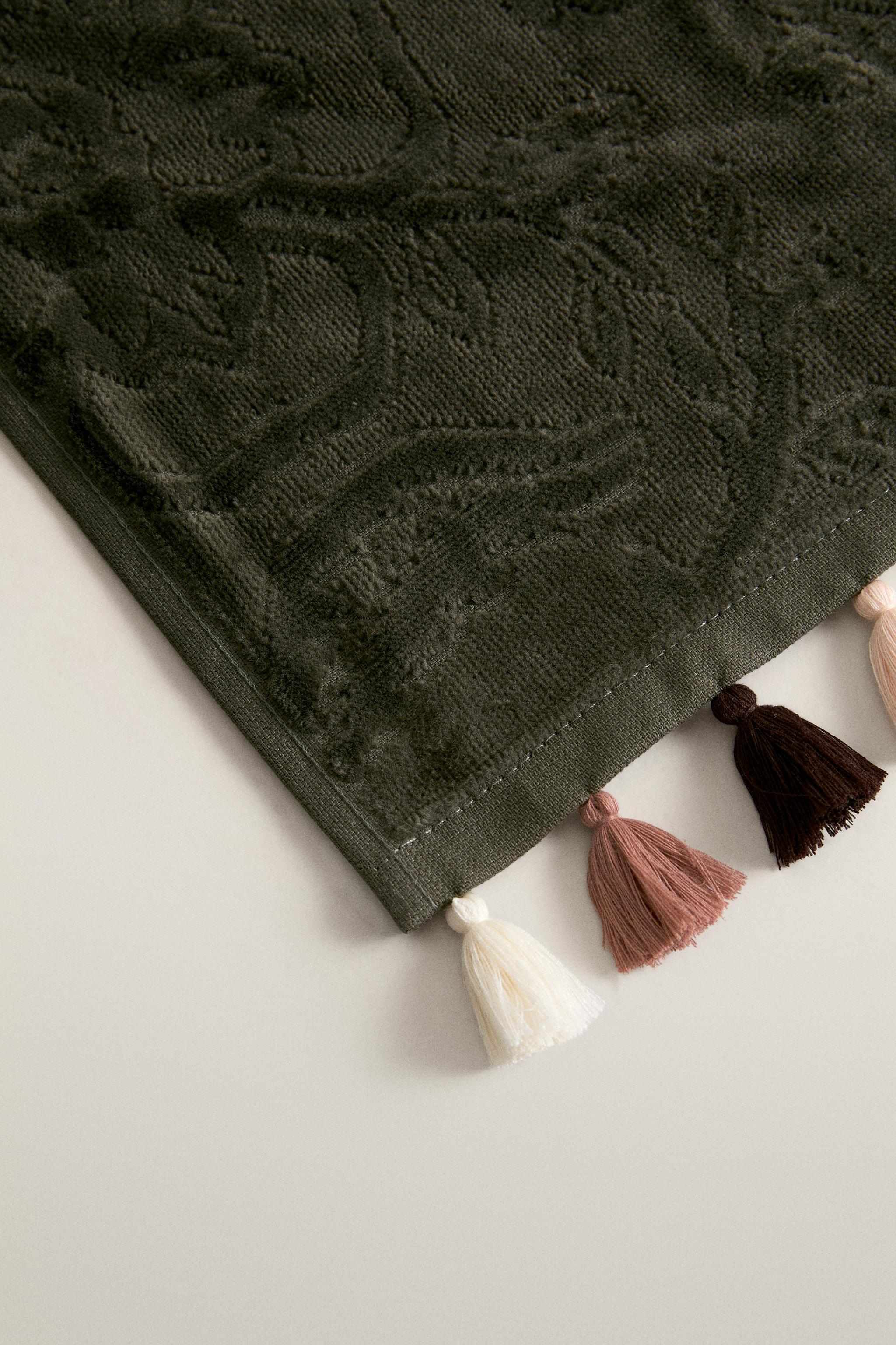 Jacquard Pompom Bath Towel