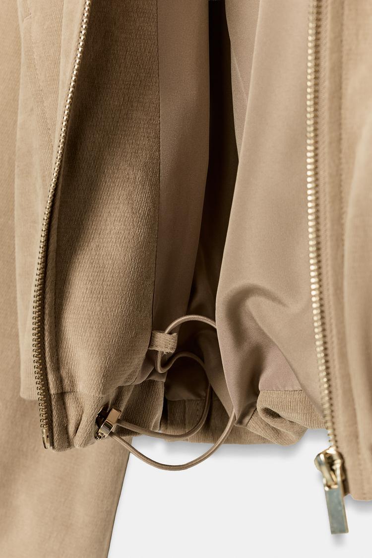 Chaqueta bomber con capucha 7