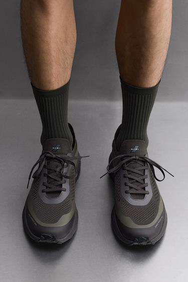 ZAPATILLA DE CORRER - Marrón de Zara - Imagen 0
