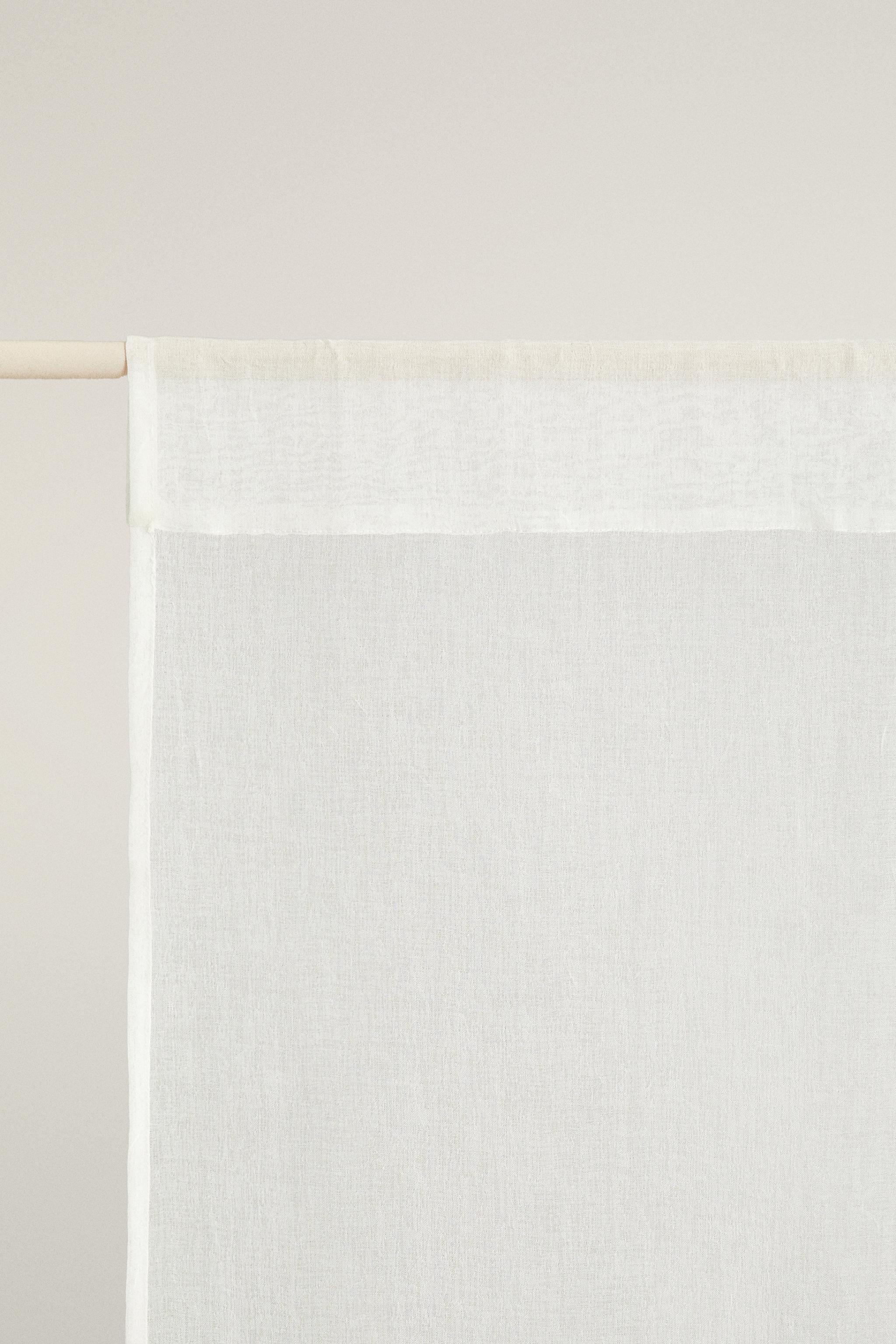 SHEER CURTAIN WITH VERY LOW FILTRATION