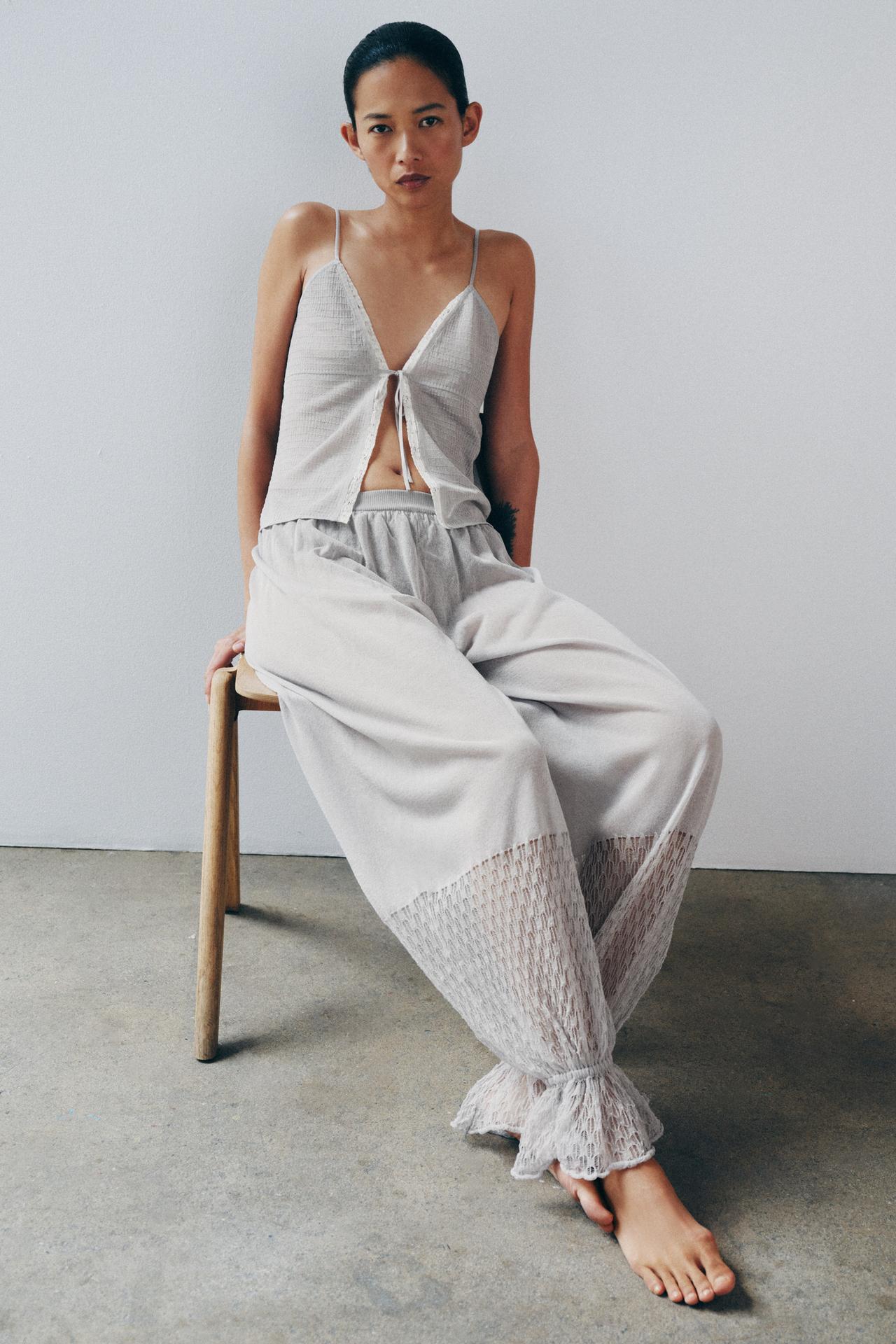 SHIRRED LACE TOP — Gray