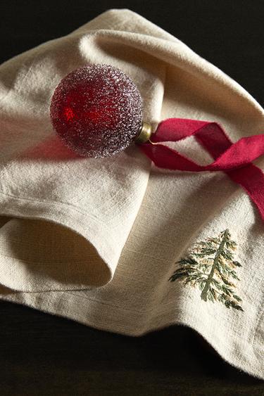 PACK OF EMBROIDERED COTTON CHRISTMAS PINE TREE NAPKINS (PACK OF 2) - Ecru by Zara - Image 5