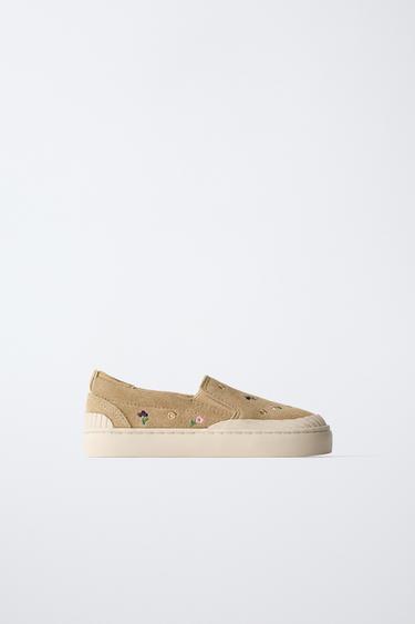 TENNIS OU BASKET FLEURS CUIR - Marron sable de Zara