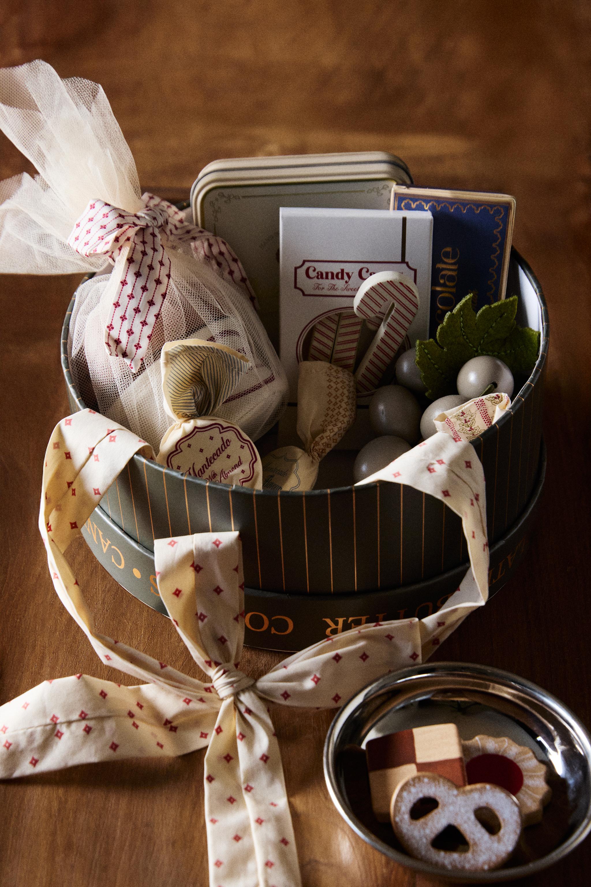 CHILDREN'S CHRISTMAS BASKET TOY