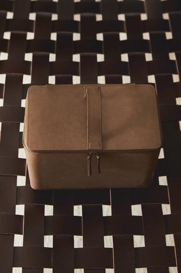 Zara LARGE LEATHER MAKEUP BAG - Brown - Image 0