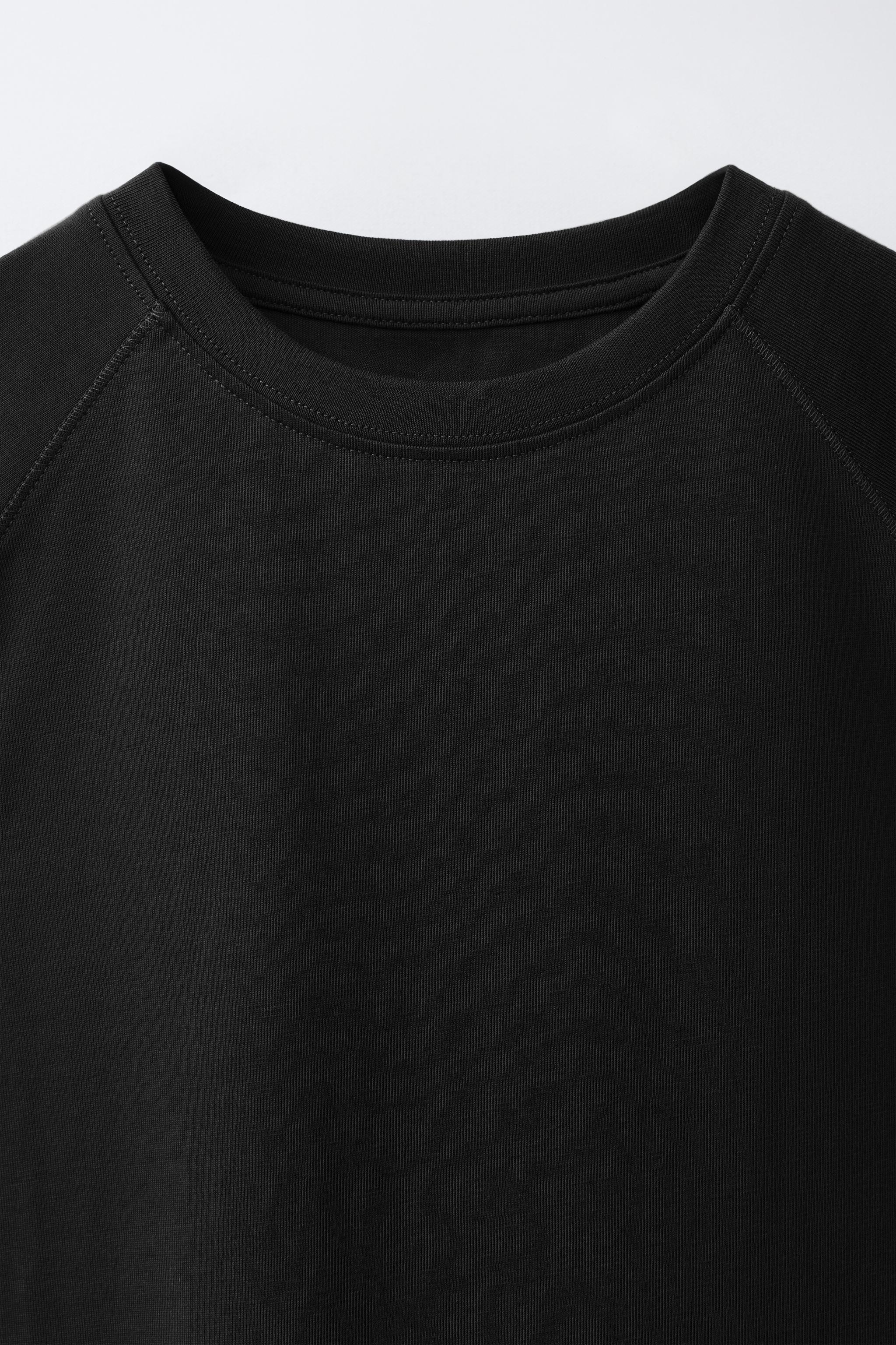 SLEEVELESS T-SHIRT