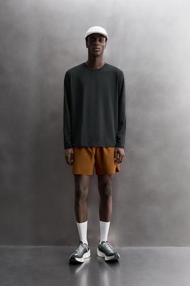 БАЗОВА ТЕХНИЧЕСКА ТЕНИСКА С ДЪЛЪГ РЪКАВ - Черен от Zara