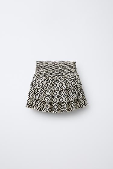 FALDA BERMUDA ESTAMPADO GEOMÉTRICO - Negro / Blanco de Zara - Imagen 0