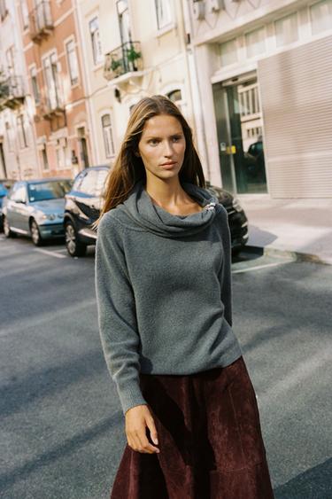 JERSEY PUNTO OFF SHOULDER APLIQUE METÁLICO - Gris perla de Zara