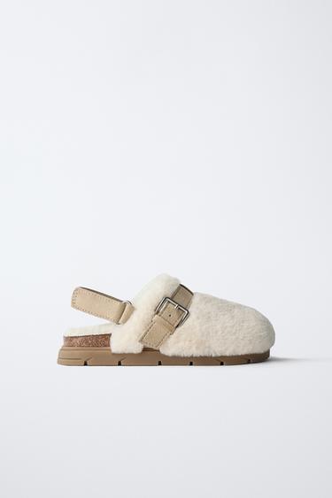 قبقاب فرو الغنم الاصطناعي - أبيض صدفي الخاص بـ Zara