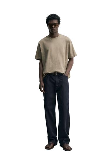 تيشرت REGULAR FIT LIGHTWEIGHT ORIGINS - بيج فيجوريه الخاص بـ Zara