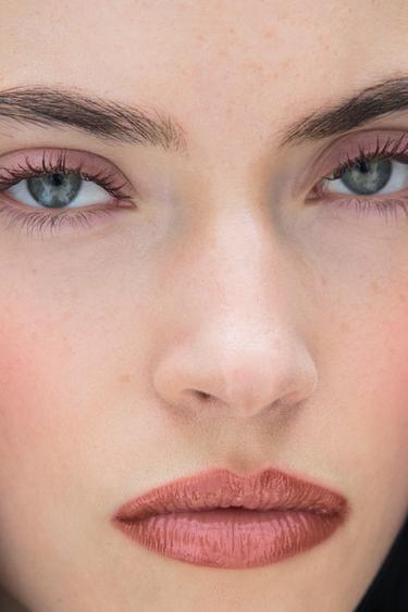 BURGUNDY MASCARA -  by Zara