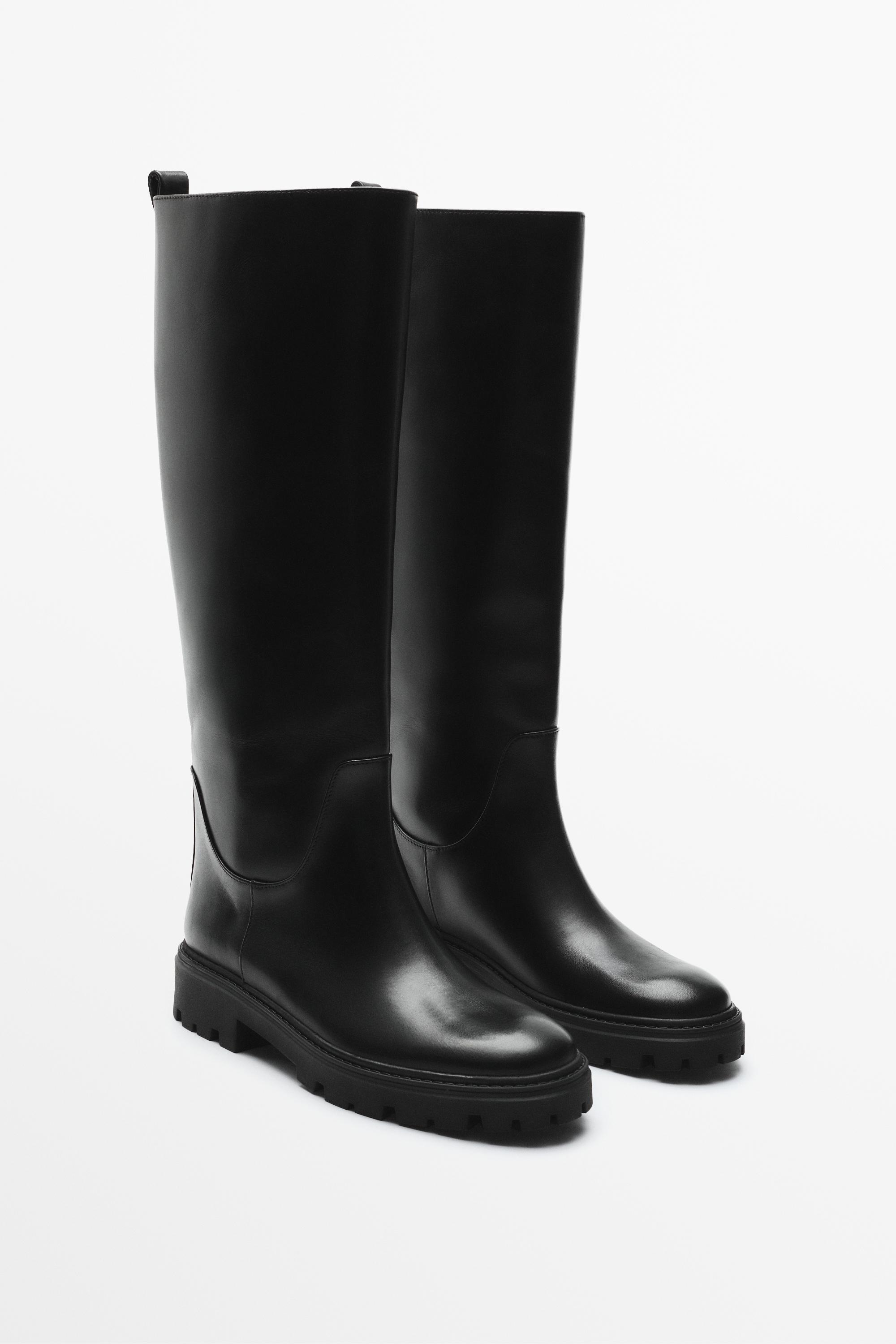 Bottes plates à semelle crantée
