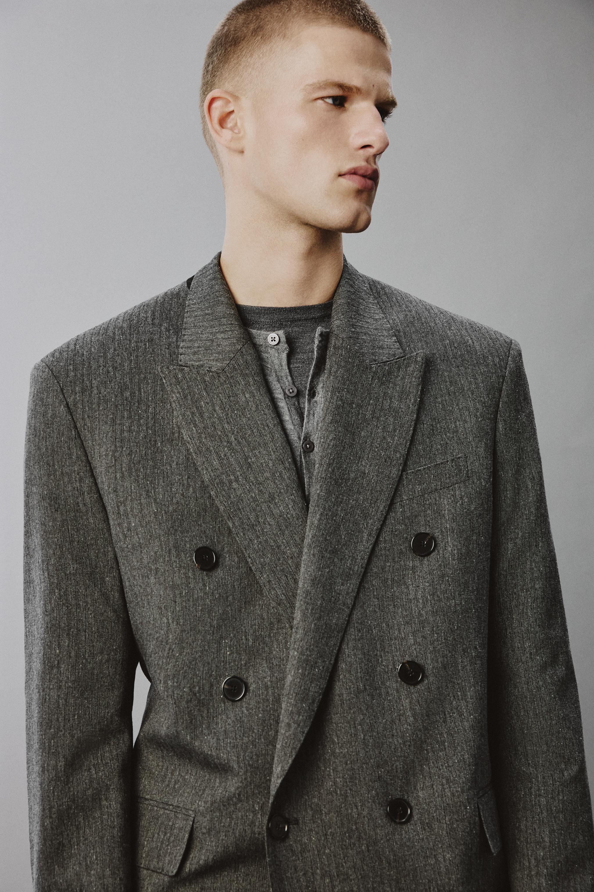 RELAXED FIT DOUBLE-BREASTED PINSTRIPE SUIT BLAZER
