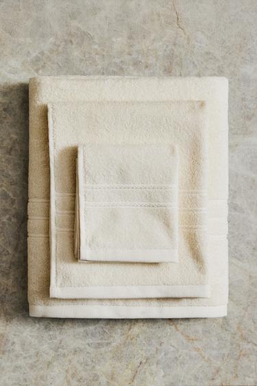 SERVIETTE DE BAIN FRISE - Ivoire de Zara - Image 5