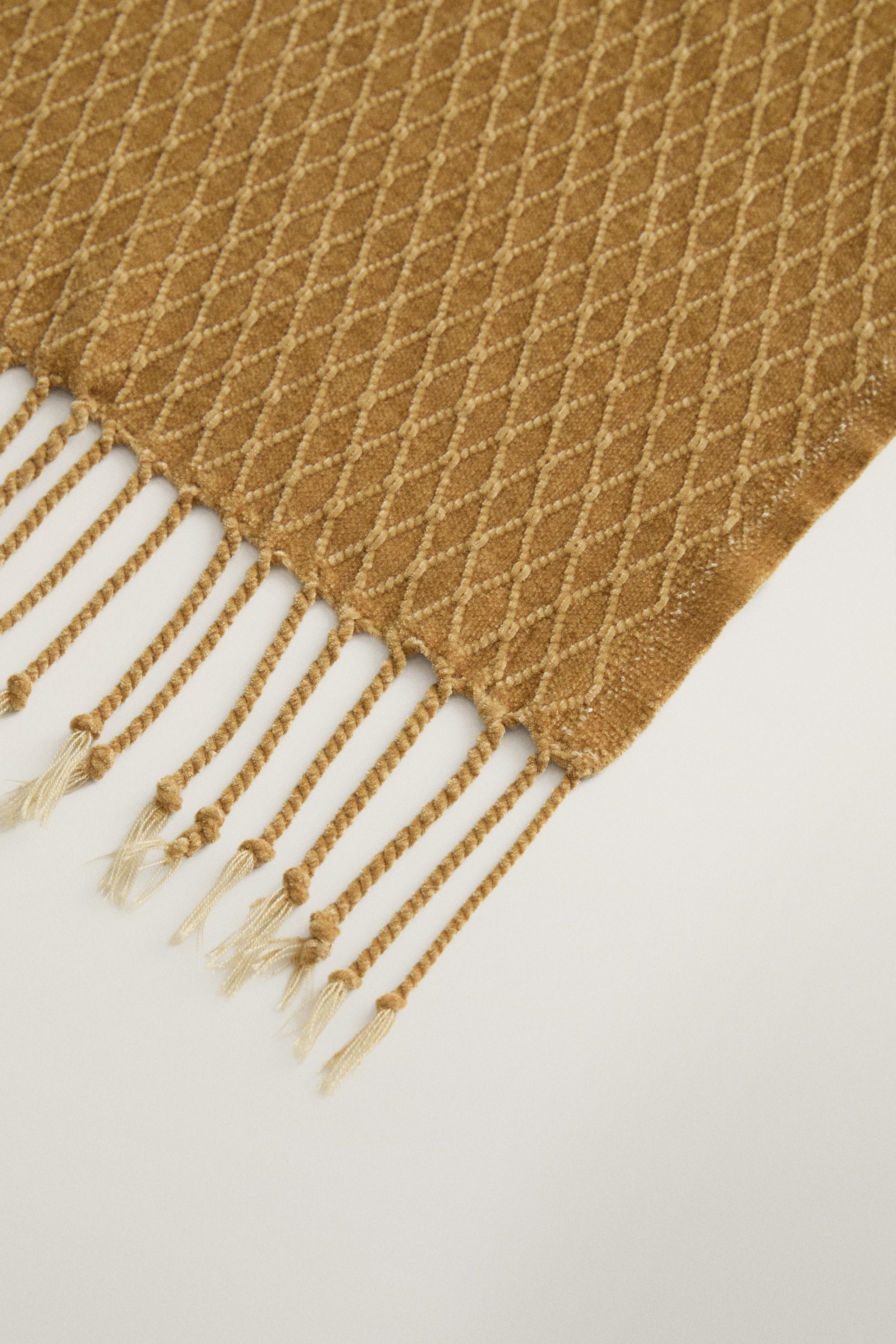 DIAMOND CHENILLE BLANKET