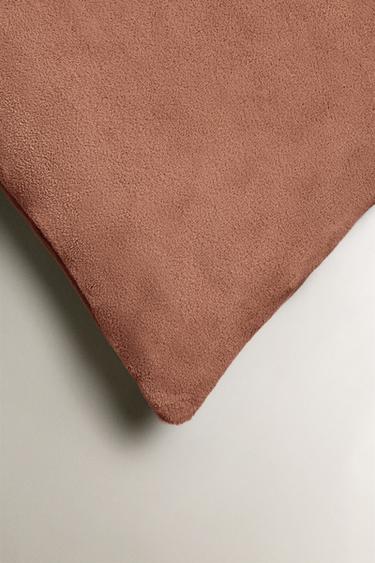 HOUSSE DE COUSSIN FOURRURE - Rose foncé de Zara - Image 1