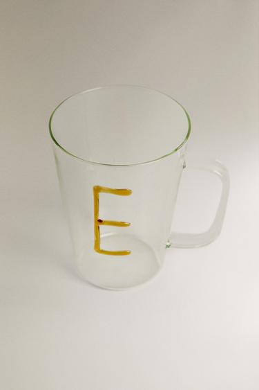 BOROSILICATE MUG WITH INITIAL E - Mustard by Zara - Image 1