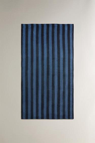 BEACH TOWEL WITH CONTRAST STRIPES - Blues by Zara
