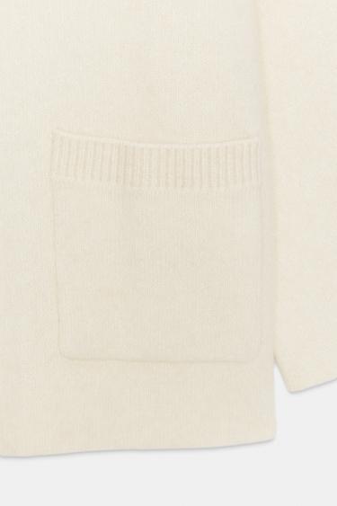 GILET EN MAILLE COL EN V - Écru de Zara - Image 6