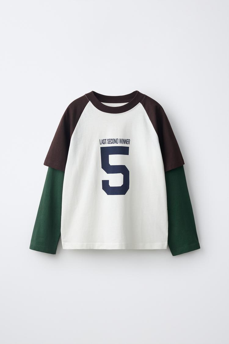 Camiseta doble manga estampado color block