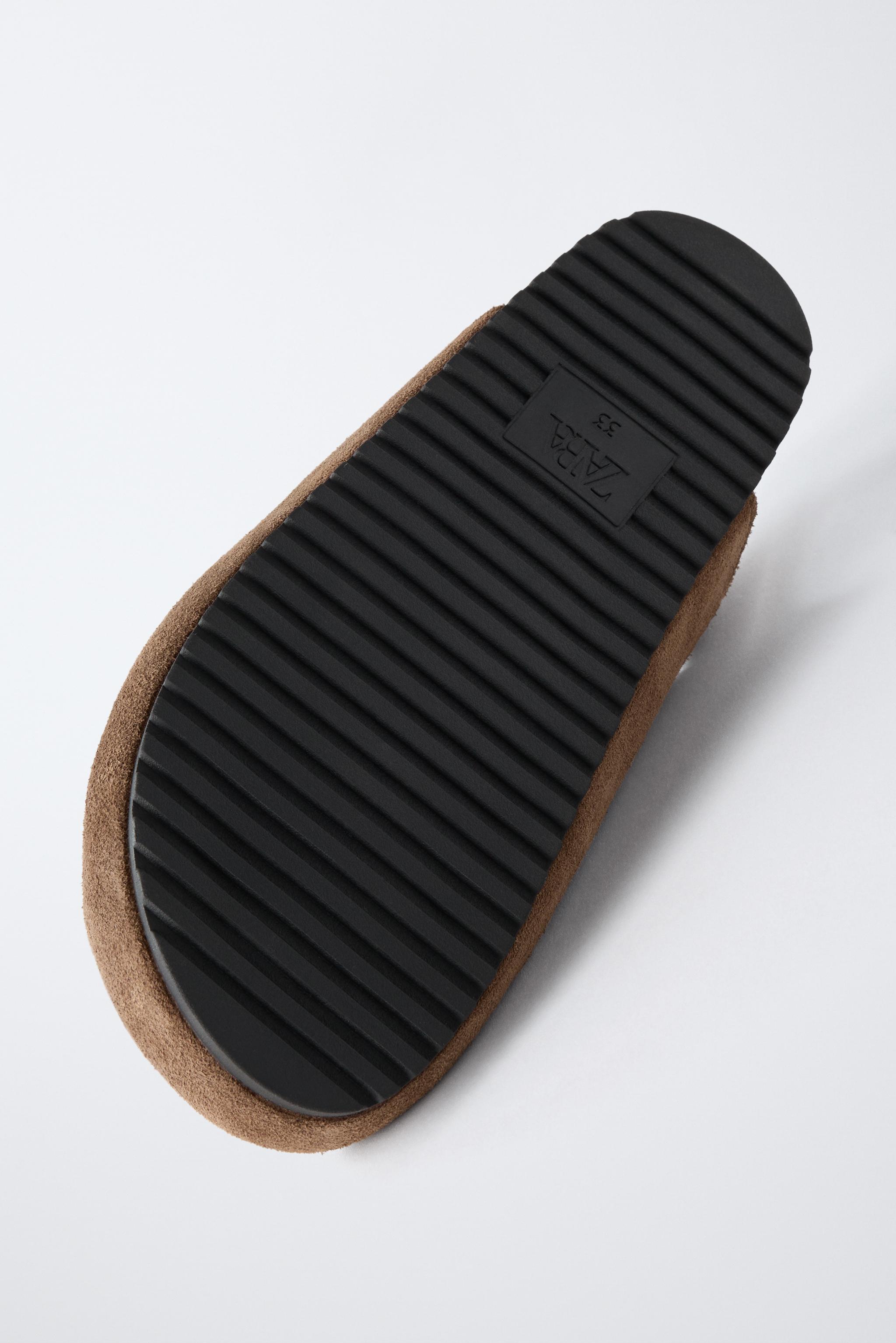 LEATHER CLOGS WITH TASSELS