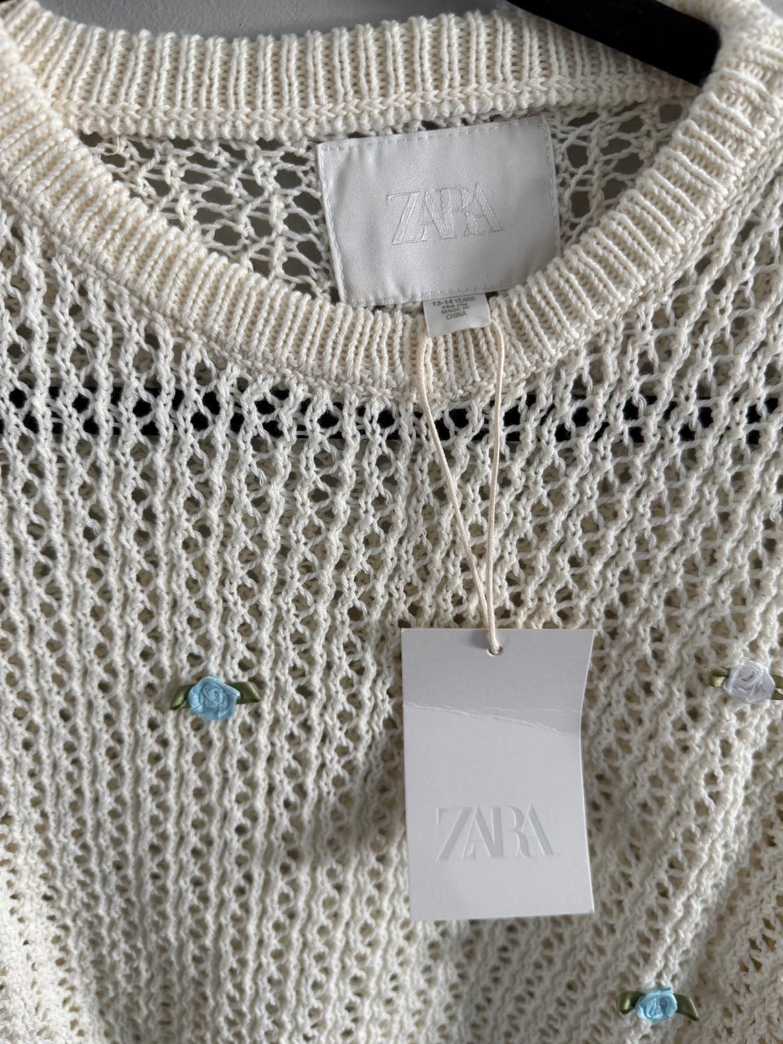 RED FLORAL APPLIQUÉ SWEATER - Image 3