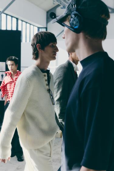 صورة المنتج - عقيق رمادي الخاص بـ Zara - صورة 0