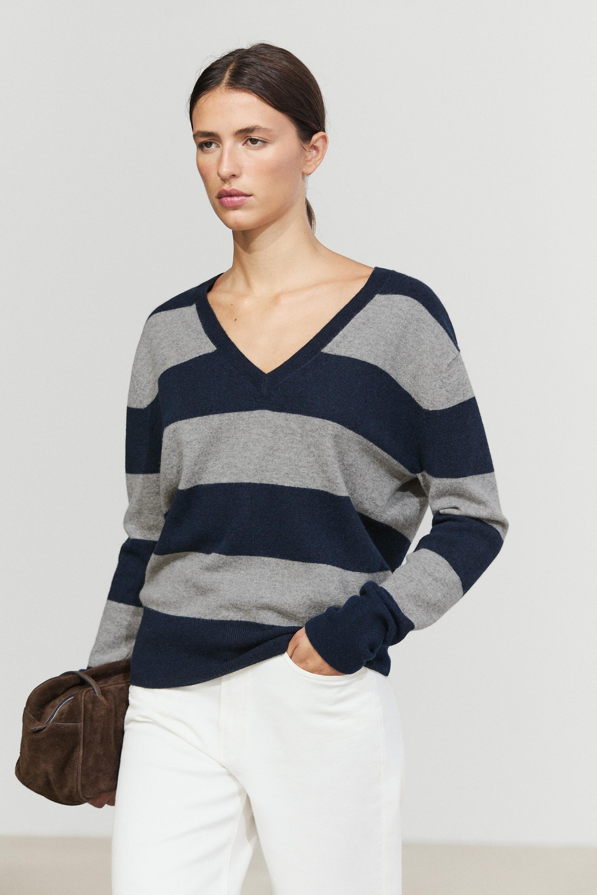 Pull en maille à rayures laine et cachemire col V