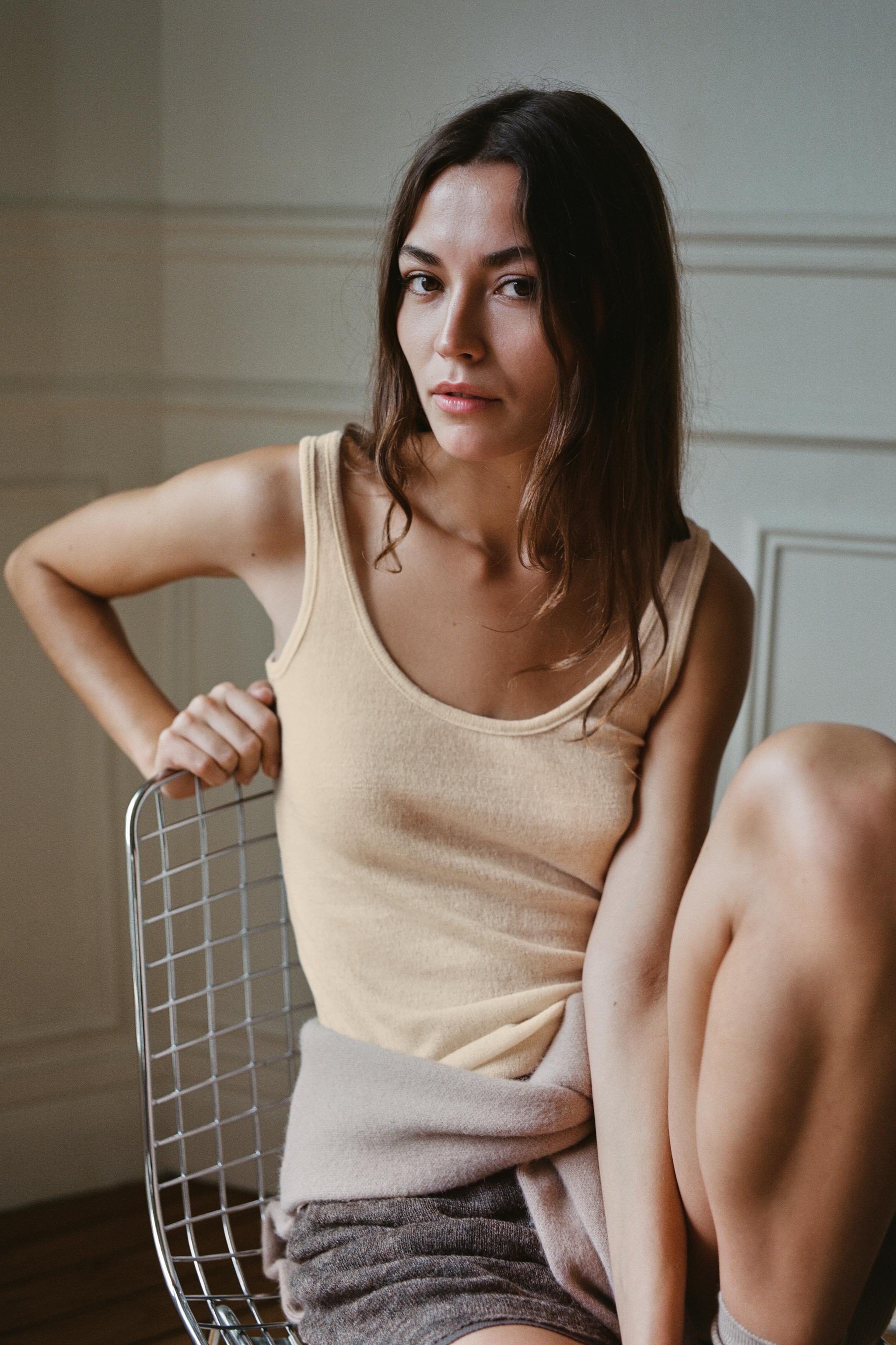 TOP SEMI-TRANSPARENT AVEC LAINE