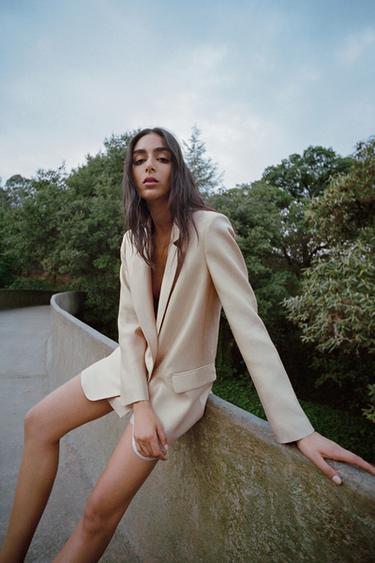 ПИДЖАК ИЗ БЛЕСТЯЩЕЙ ТКАНИ — СВЕТЛО-БЕЖЕВЫЙ от Zara — изображение 0