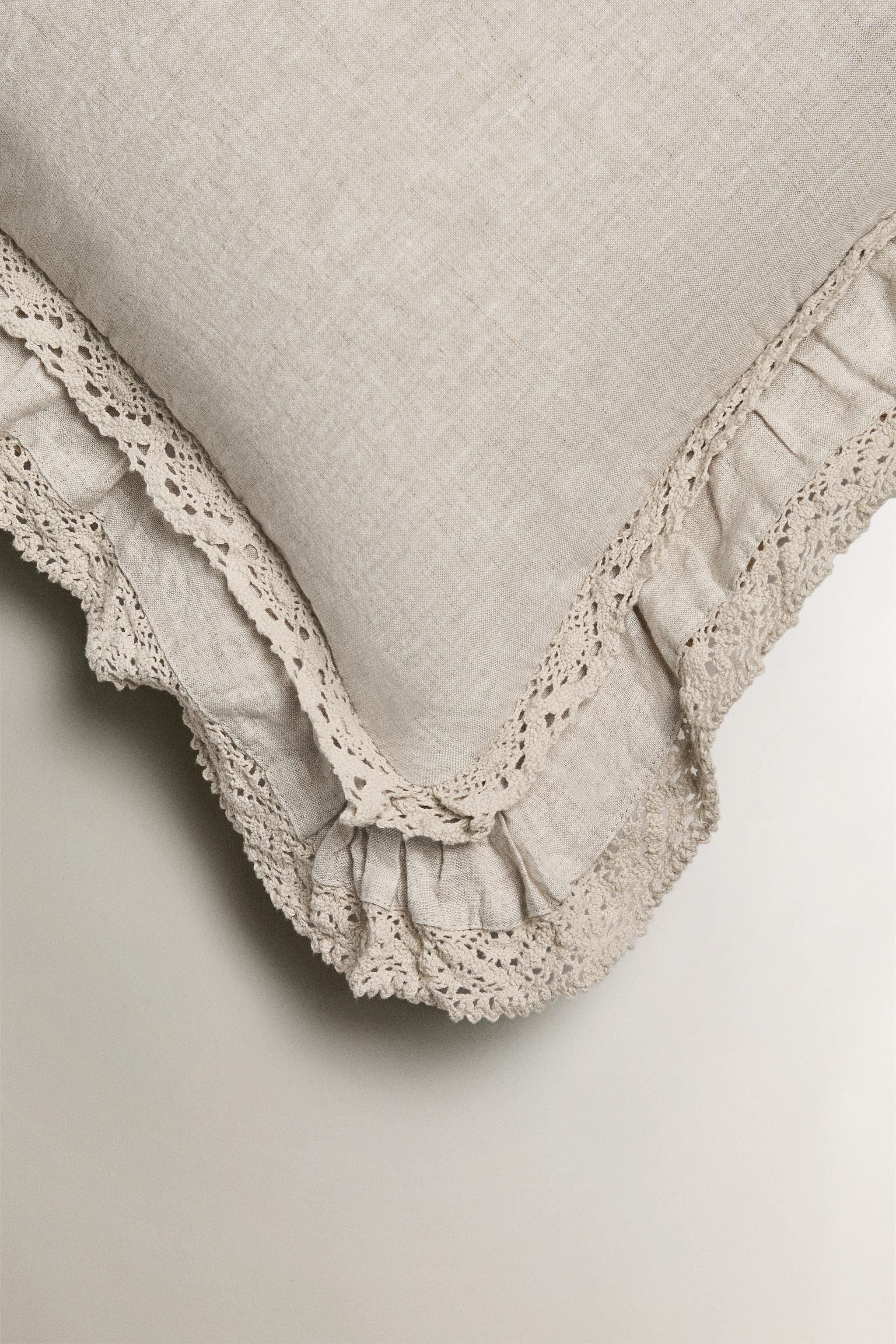 LINEN THROW PILLOW COVER FOR QUILTS WITH LACE TRIM — Light beige