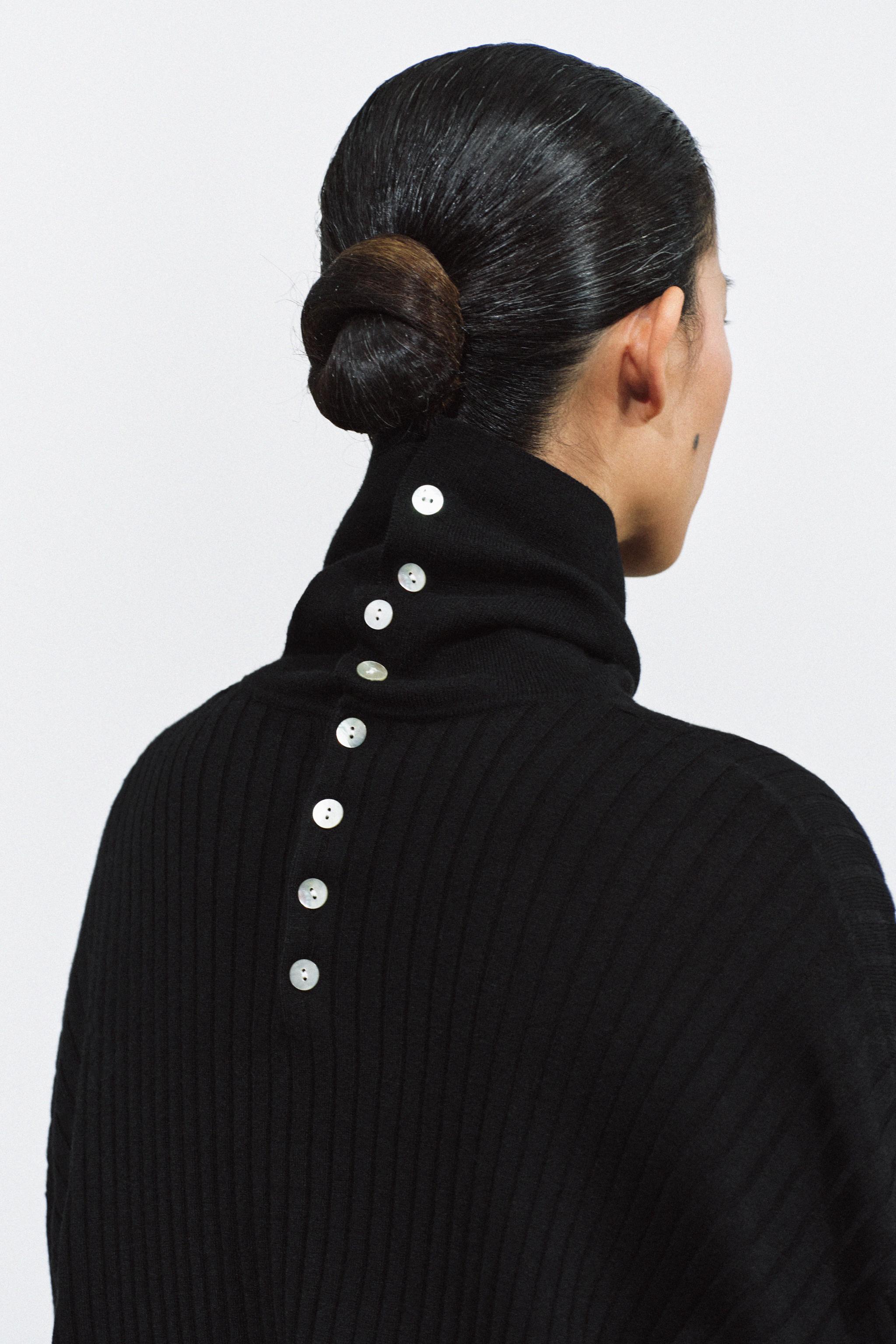 RIBBED KNIT SWEATER