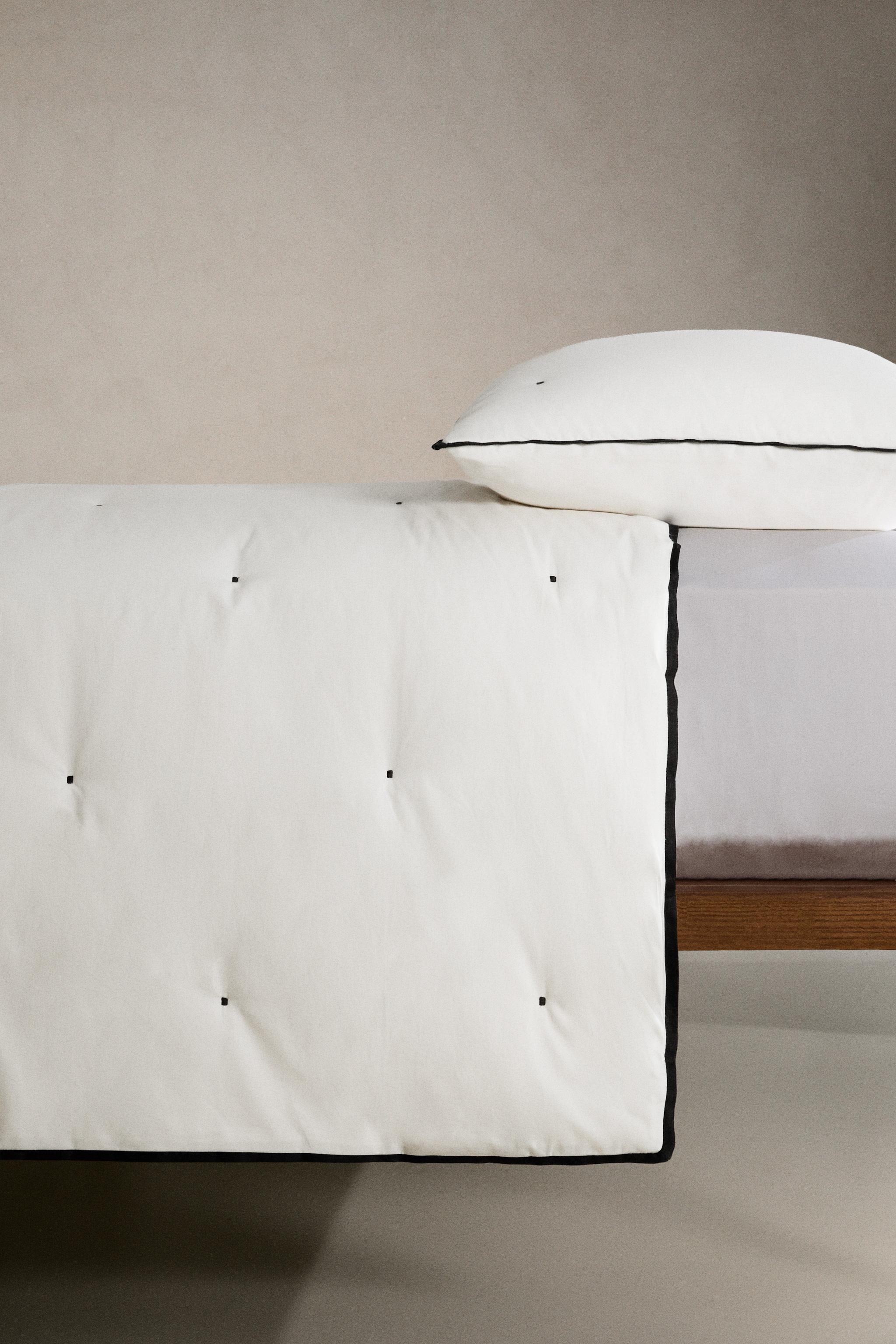 ÉDREDON SATIN MATELASSÉ POIS