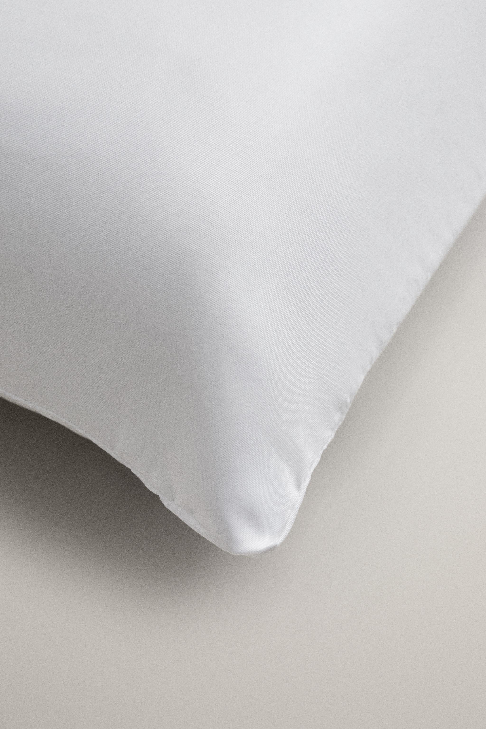 MEMORY FOAM BLOCK PILLOW — White
