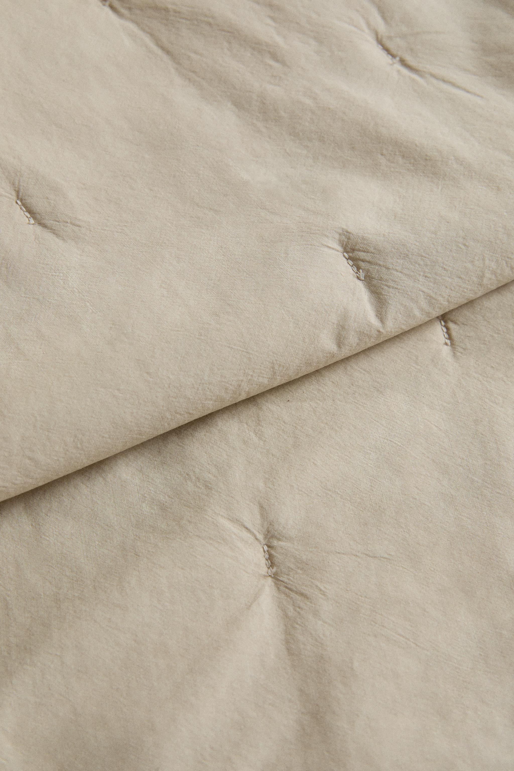 QUILTED PERCALE COTTON QUILT WITH DOTS